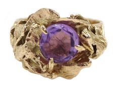 Gold round amethyst set ring