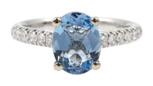 18ct white gold oval aquamarine ring