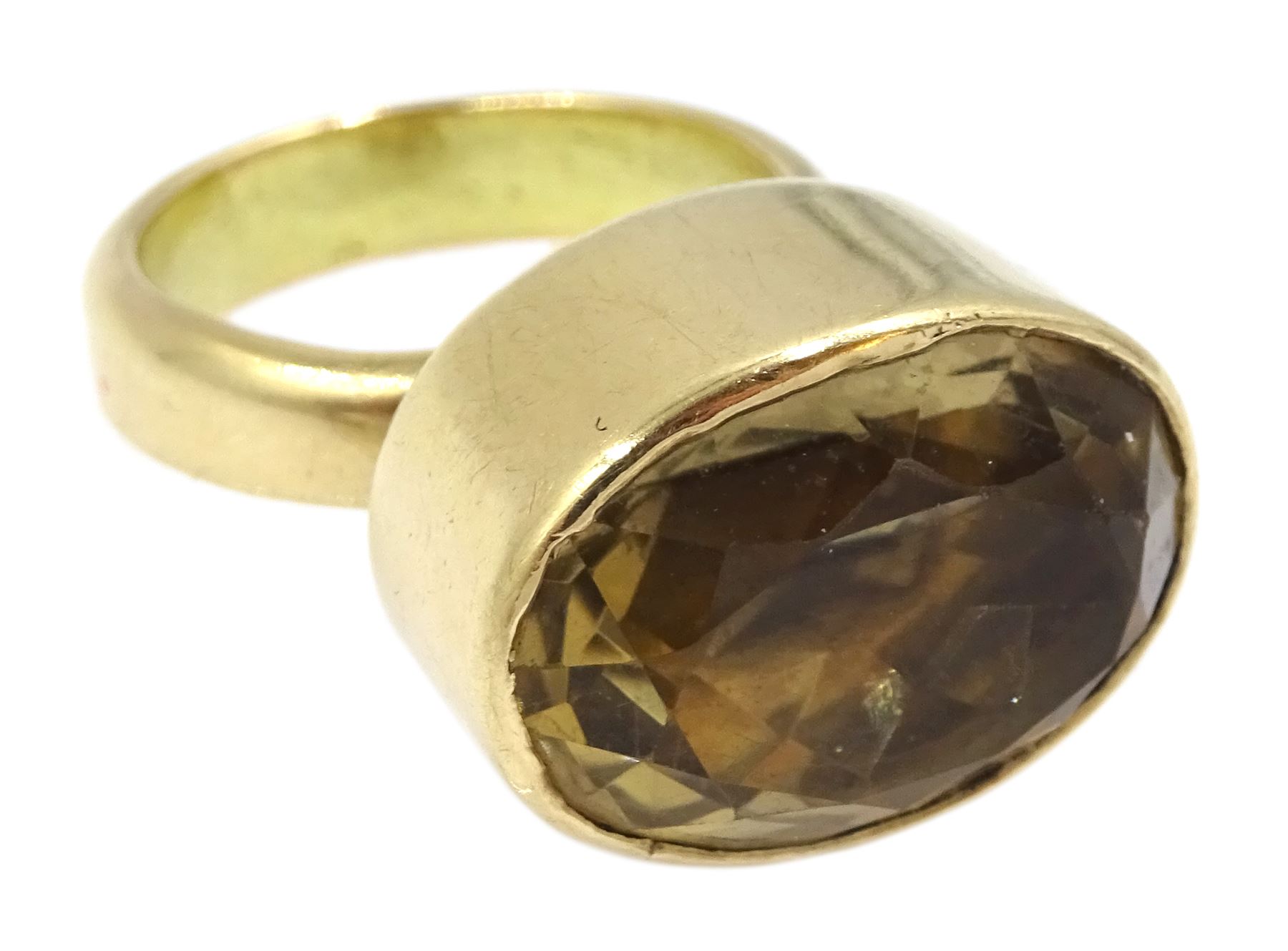 9ct gold oval smokey quartz ring - Image 2 of 4