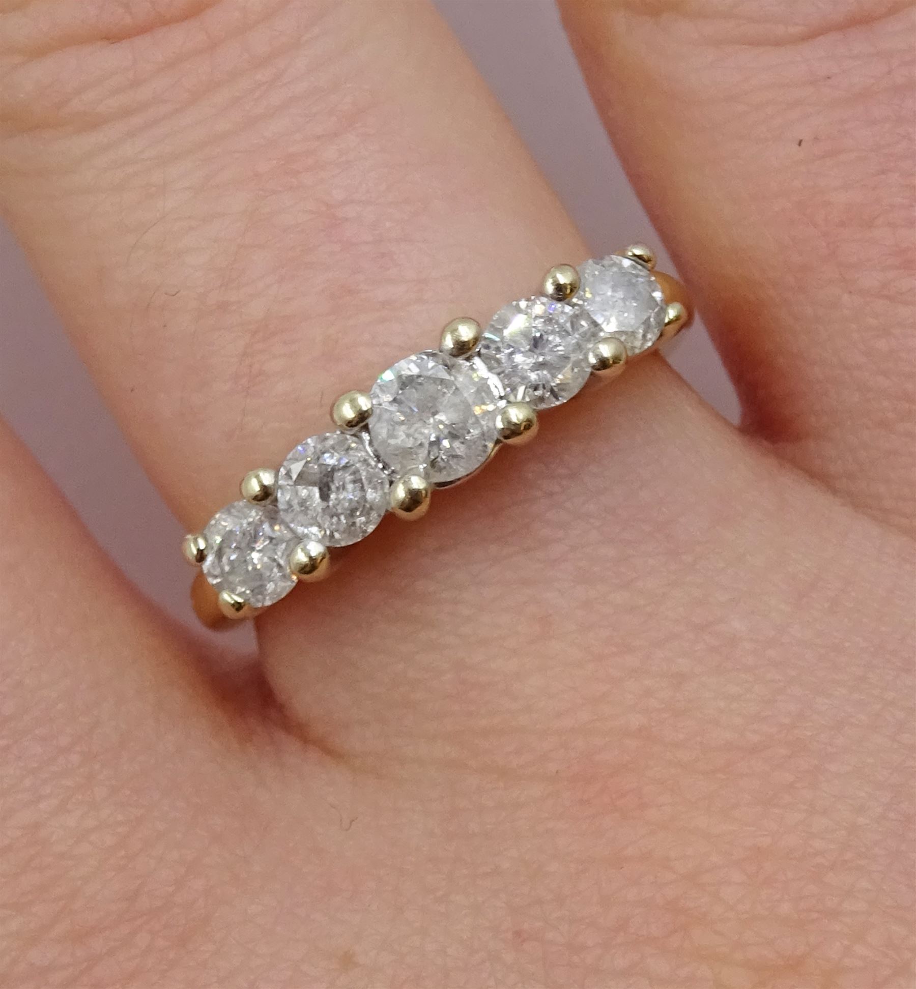 18ct gold five stone round brilliant cut diamond ring - Image 2 of 4