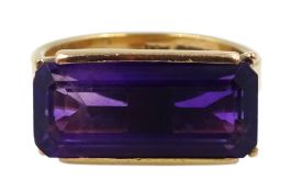 9ct gold single stone rectangular amethyst ring