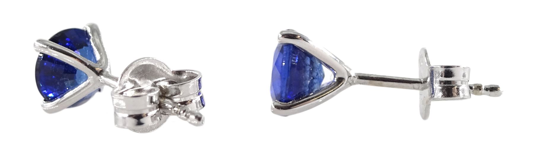 Pair of 18ct white gold round Ceylon sapphire stud earrings - Image 2 of 3