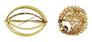 Two 9ct gold brooches