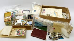 Stamps and postcards including used Queen Victoria penny lilac stamps in bundles