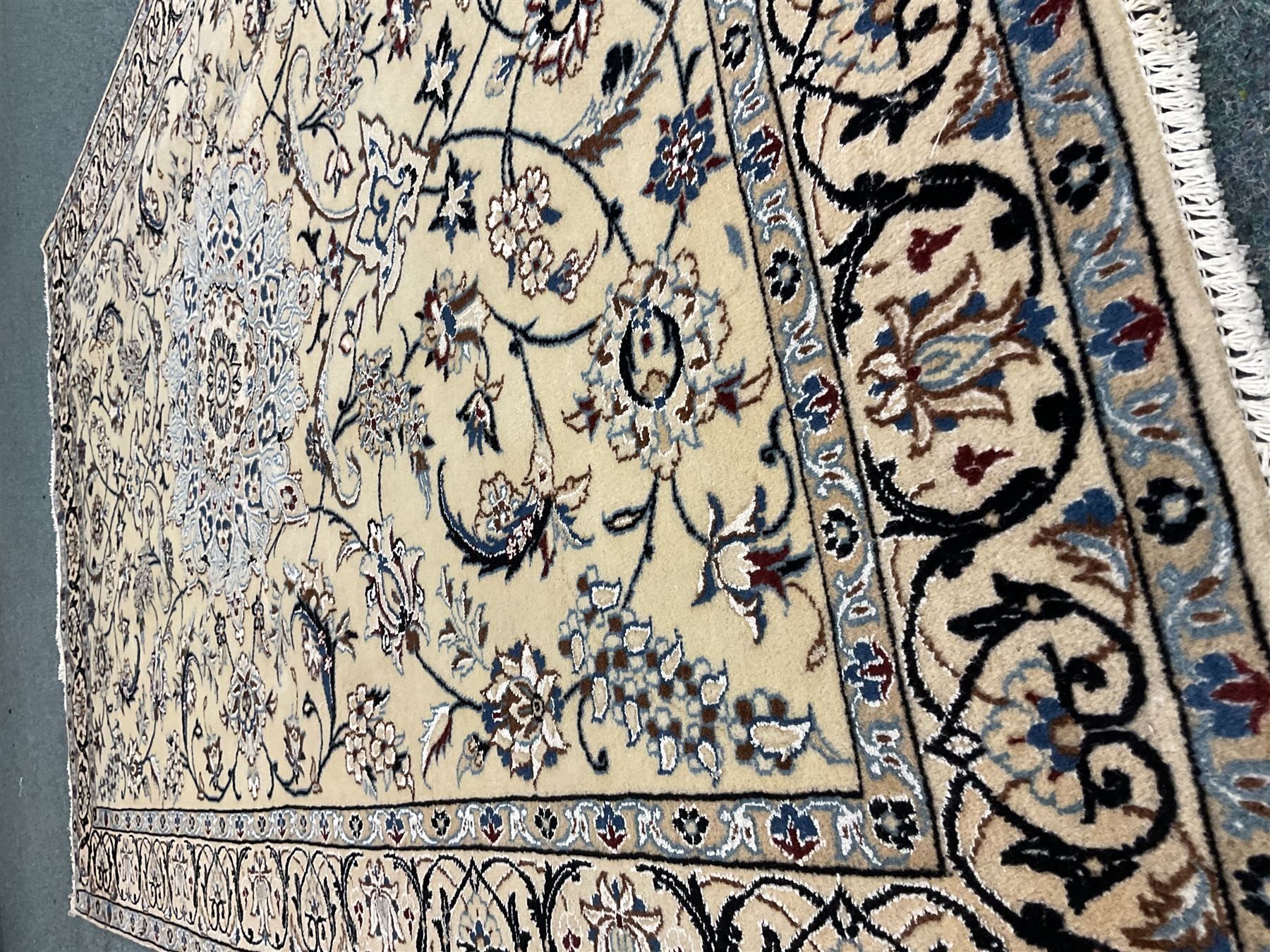 Fine Kashan ivory ground rug - Image 2 of 3