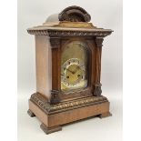 Late 19th/early 20th century walnut bracket clock