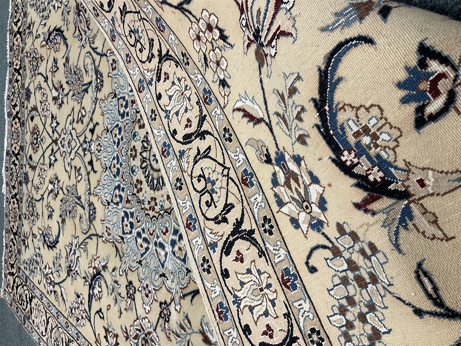 Fine Kashan ivory ground rug - Image 3 of 3