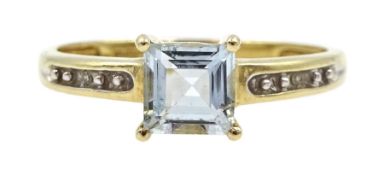 9ct gold princess cut blue topaz ring with diamond set shoulders