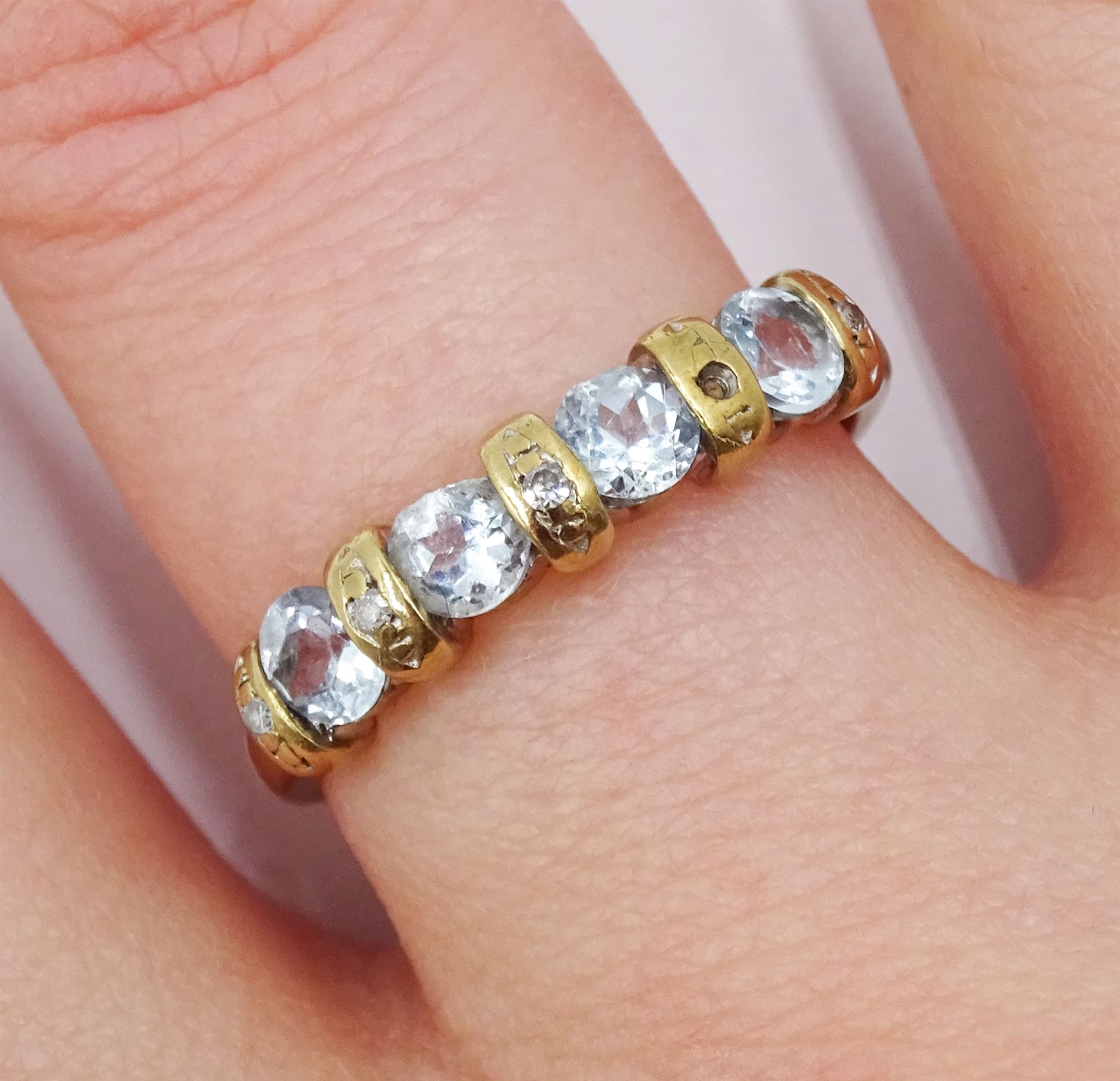 9ct gold four stone topaz ring - Image 2 of 4