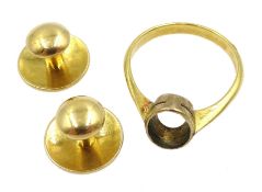 Pair of gold shirt studs stamped 18ct and an 18ct gold (tested) ring setting
