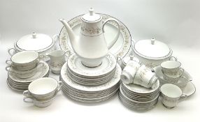 Noritake 'Mayflower' pattern tea and dinner wares including dinner plates