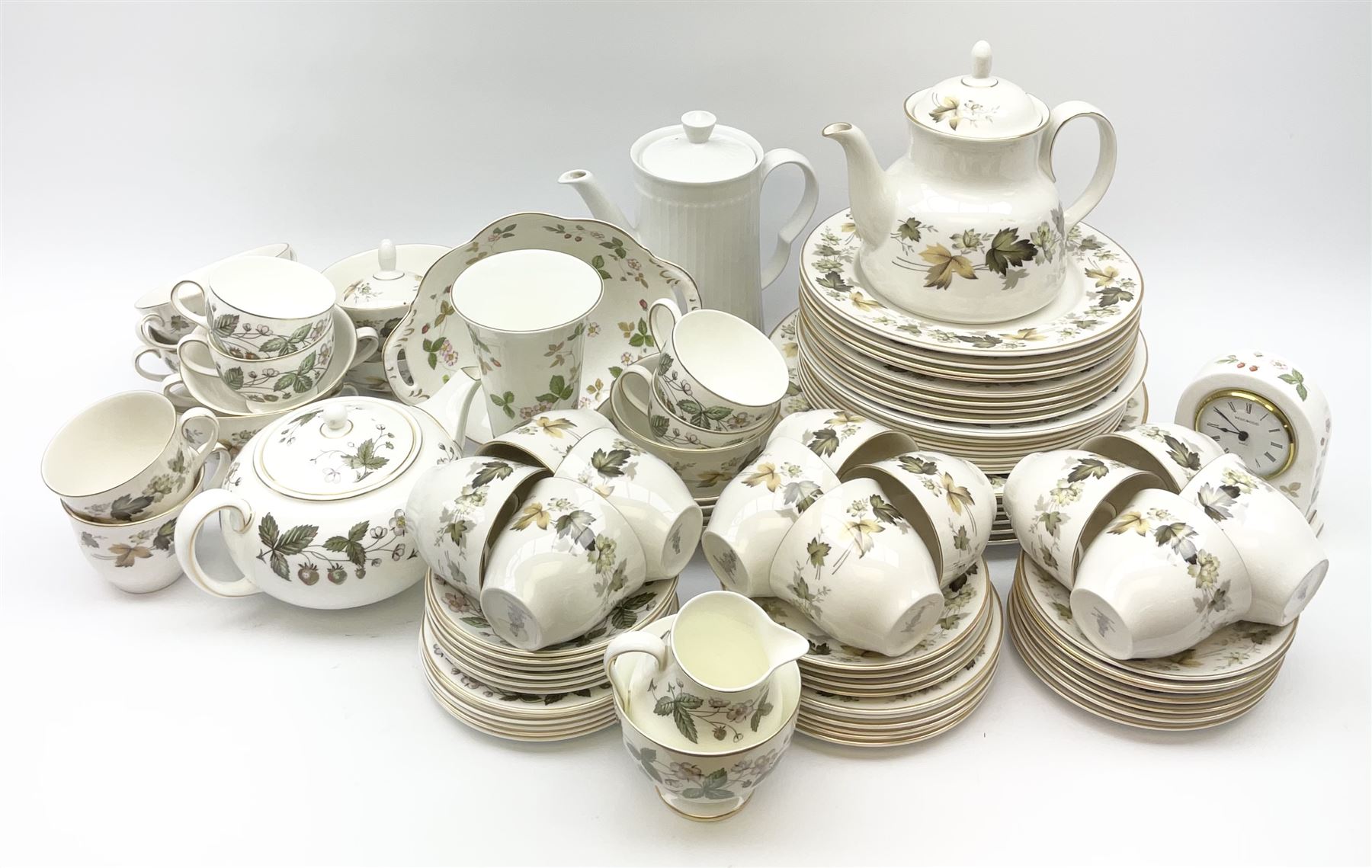 Royal Doulton Larchmont pattern tea and dinner wares