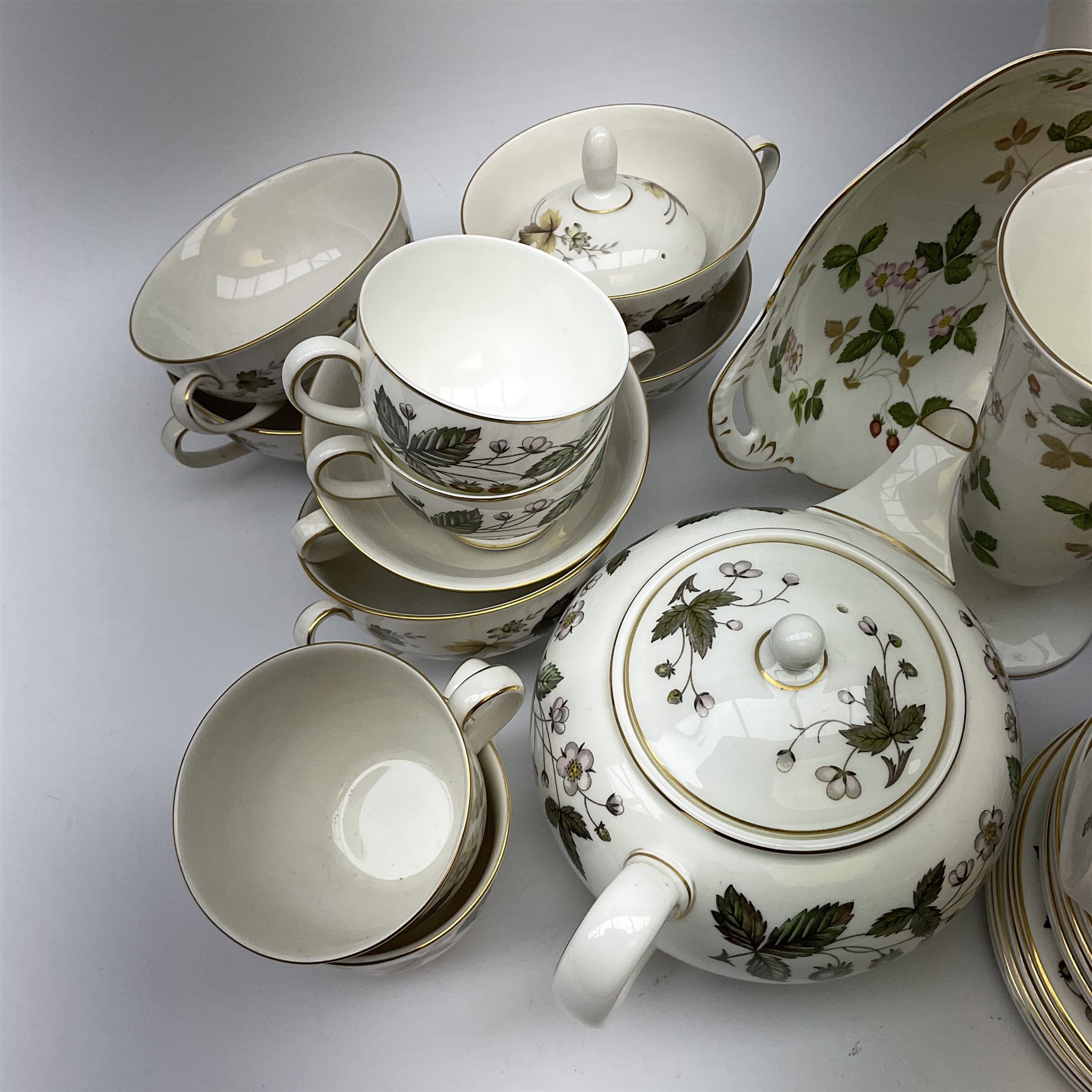 Royal Doulton Larchmont pattern tea and dinner wares - Image 4 of 4