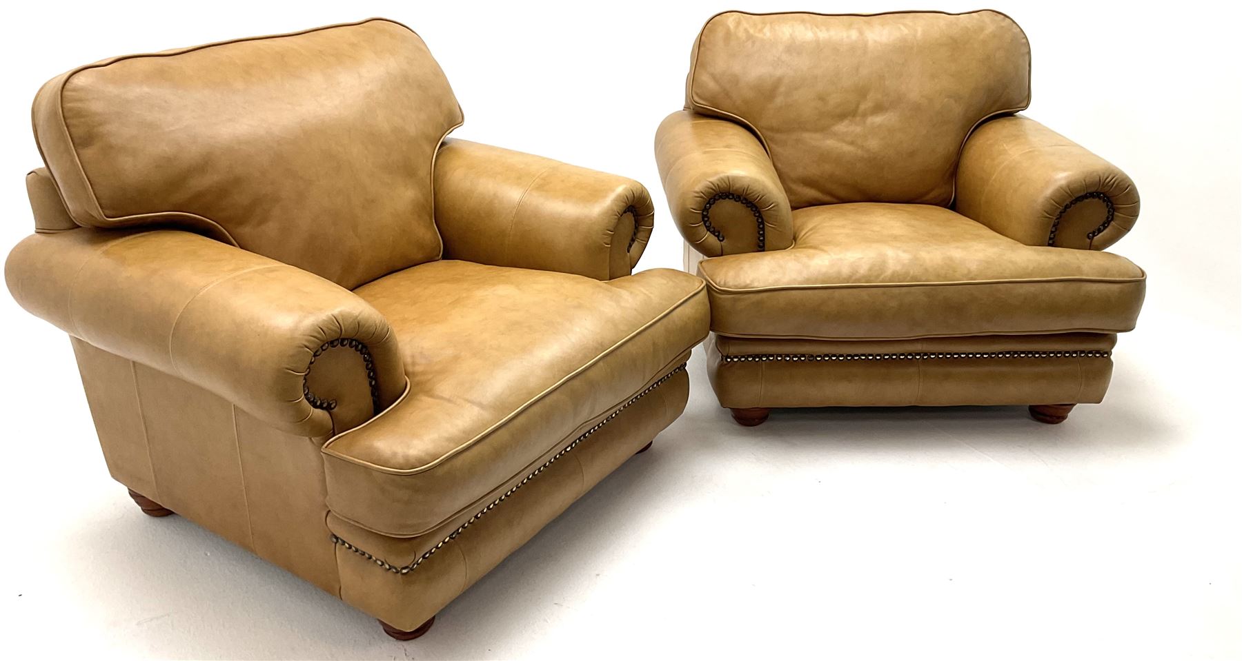 Two seat sofa upholstered in a studded tan leather - Image 5 of 7