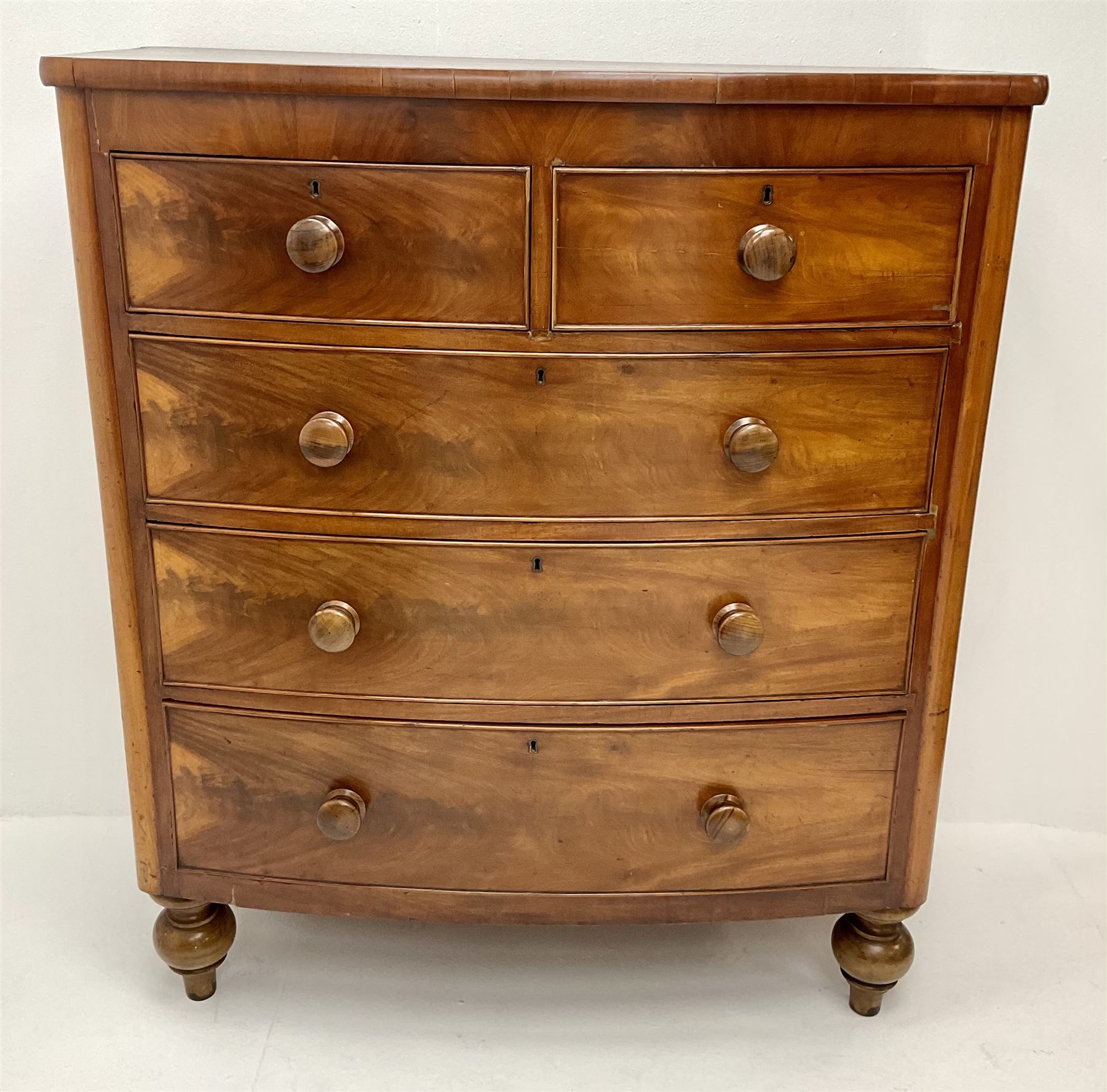 Victorian mahogany bow front chest - Image 2 of 4