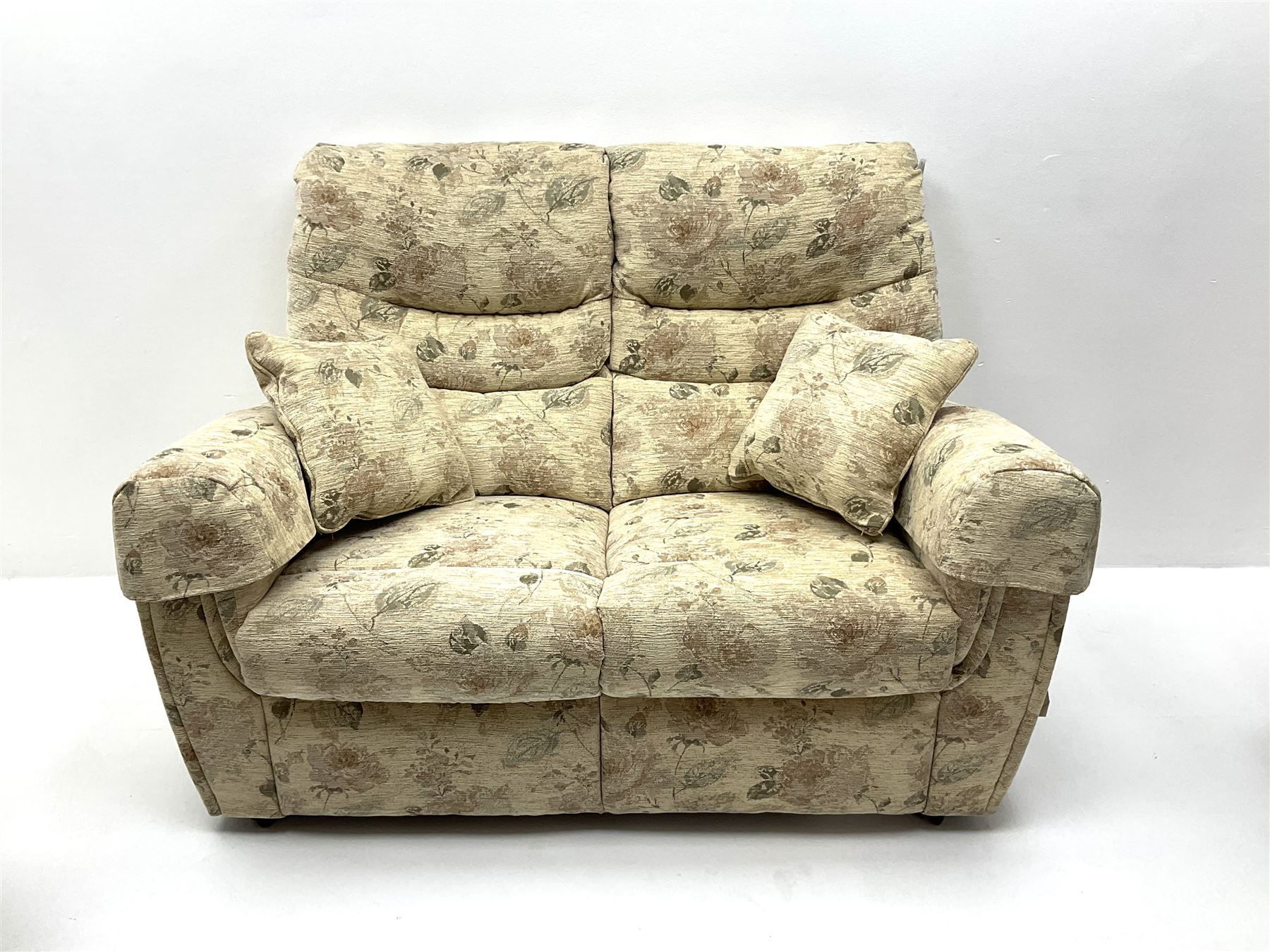 Celebrity two seat sofa - Image 2 of 4
