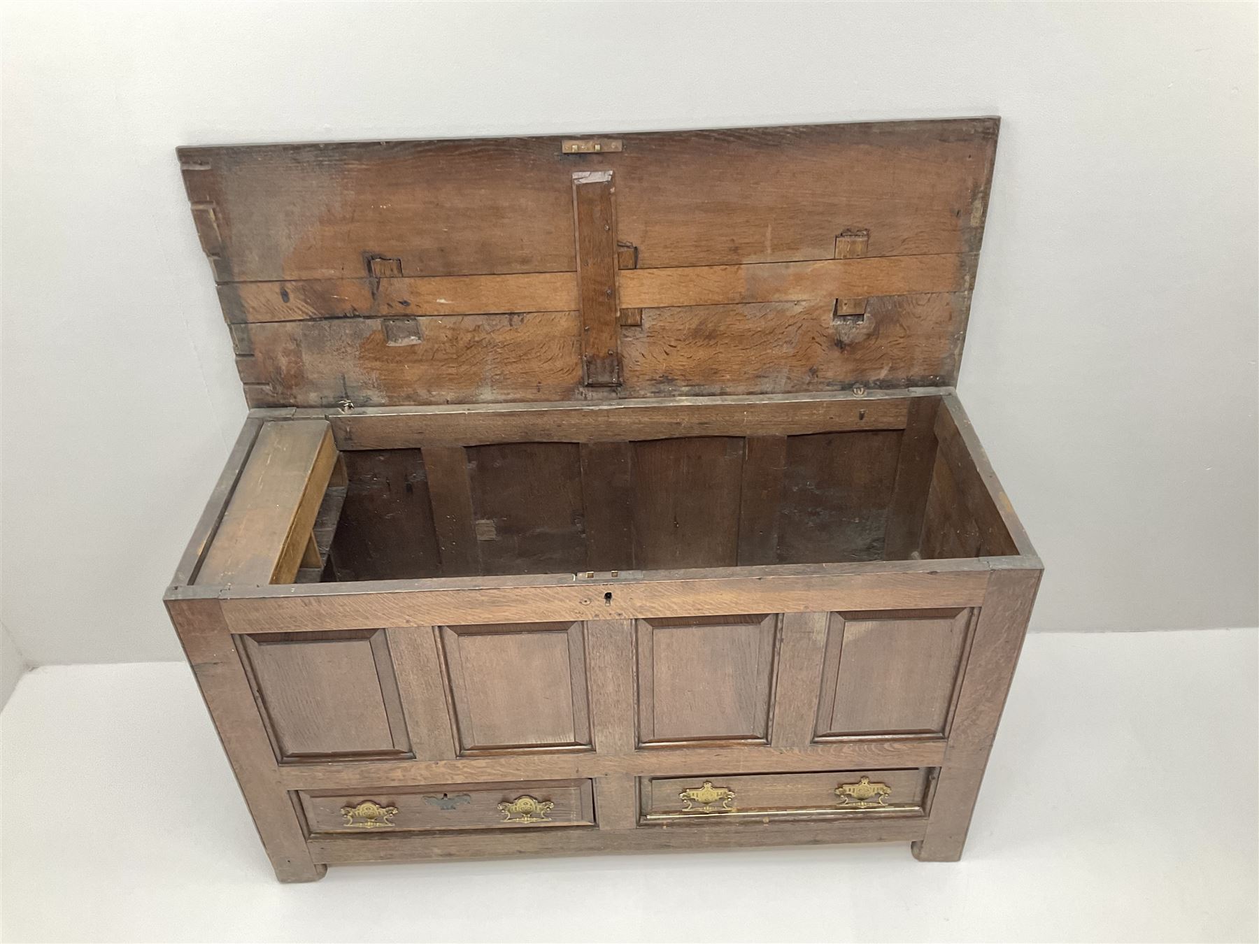 18th century oak mule chest - Image 4 of 6