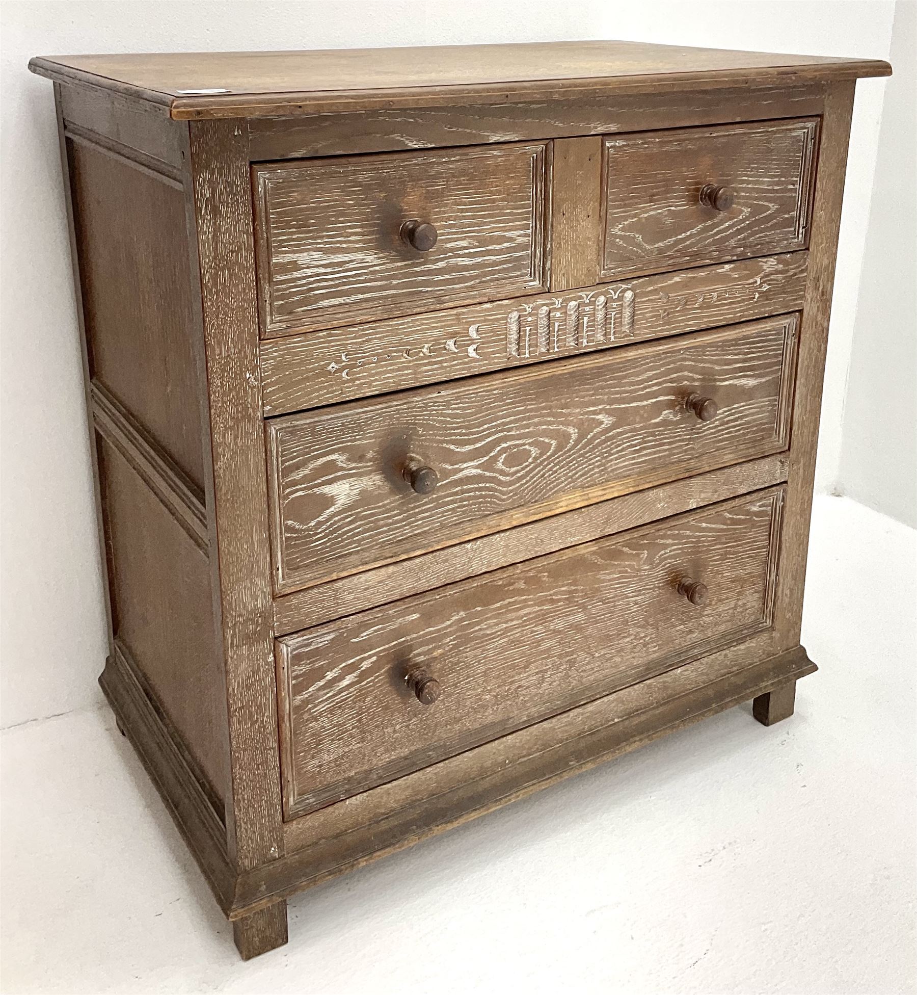 Early 20th century oak chest