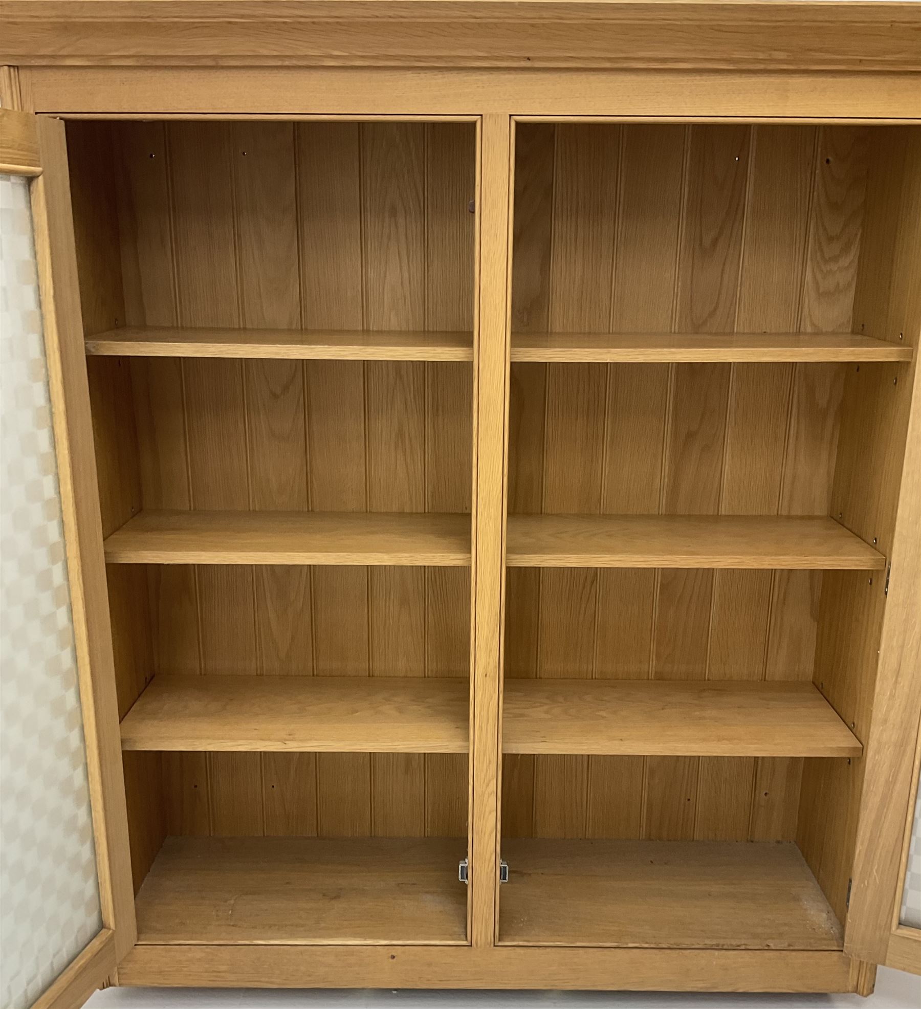 Smallbone light oak bookcase - Image 4 of 5