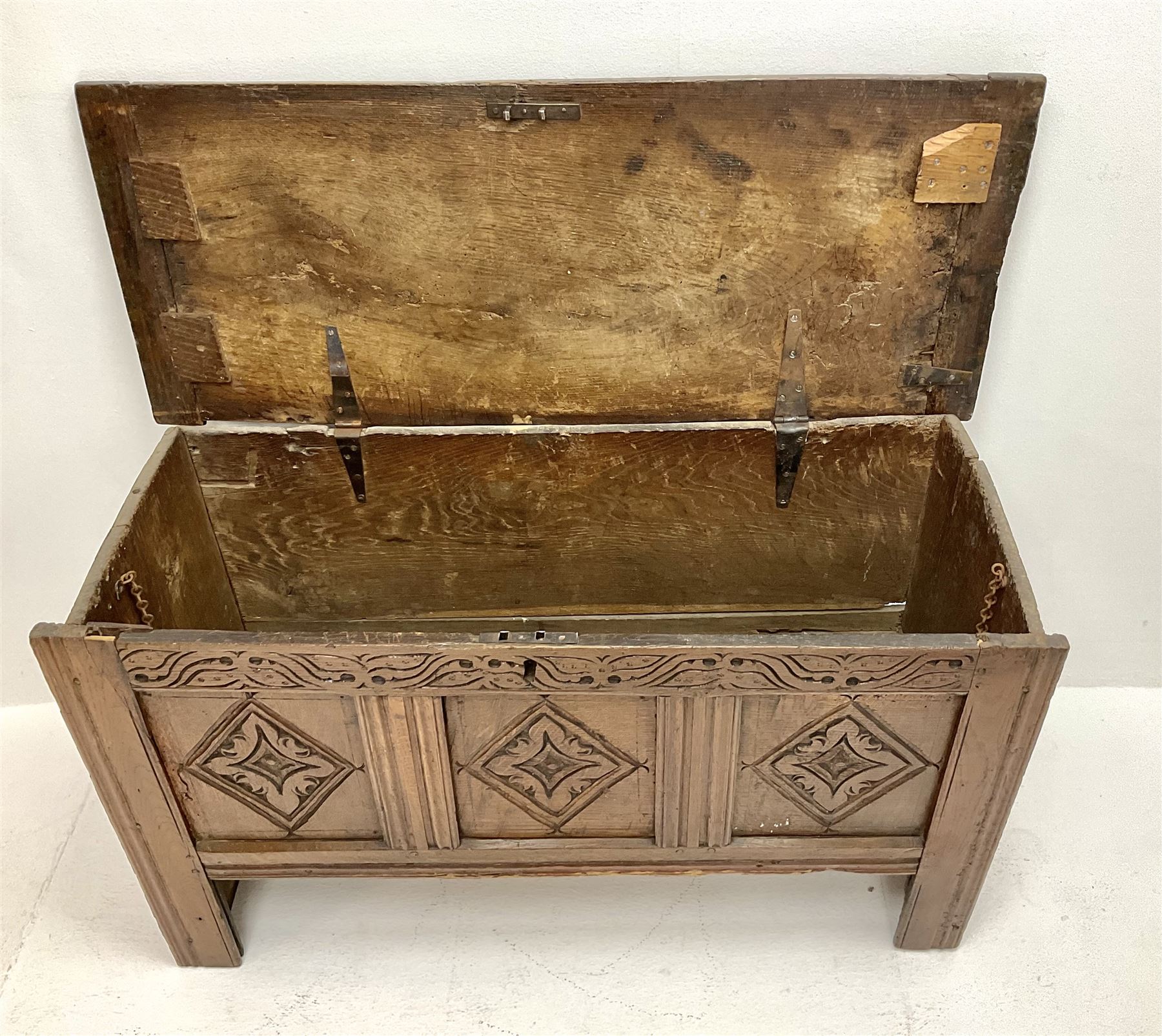 17th century oak blanket box with lozenge carved panelled front - Image 3 of 3