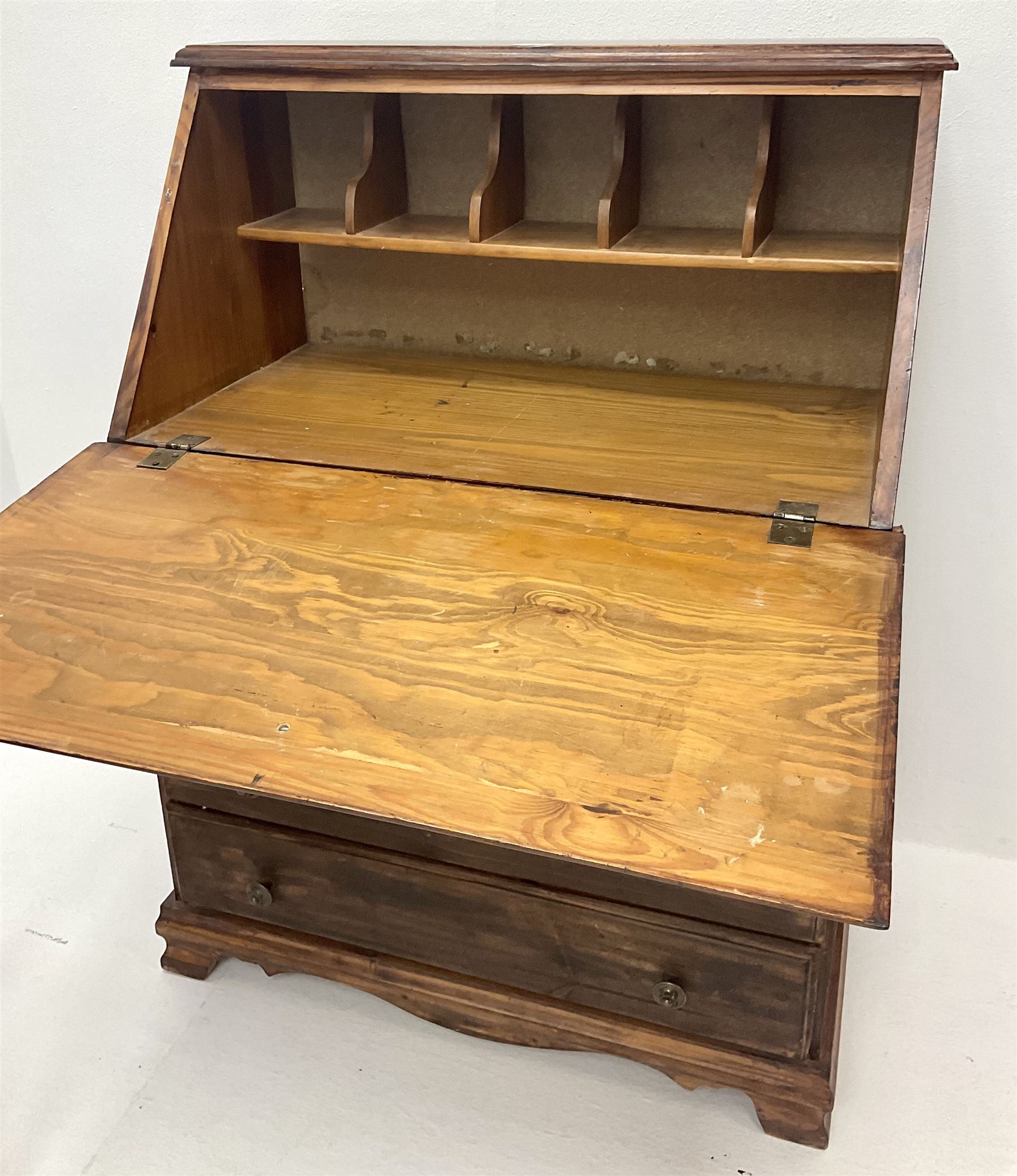 Hardwood bureau desk - Image 3 of 3