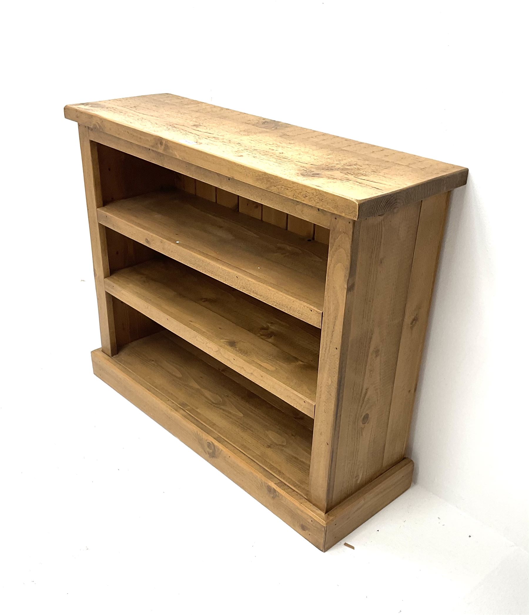 Solid pine open bookcase with two adjustable shelves - Image 2 of 2