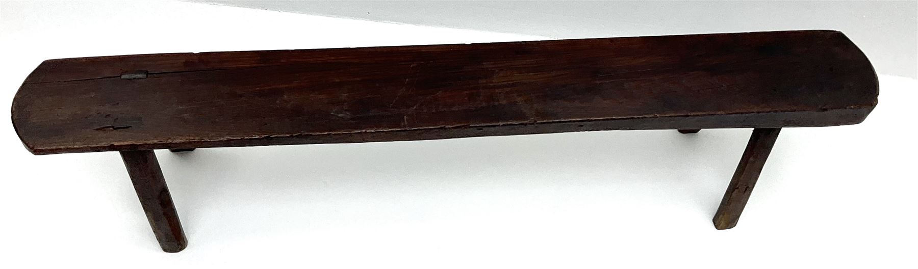 18th/19th century vernacular rustic oak plank bench on four splayed supports - Image 3 of 3