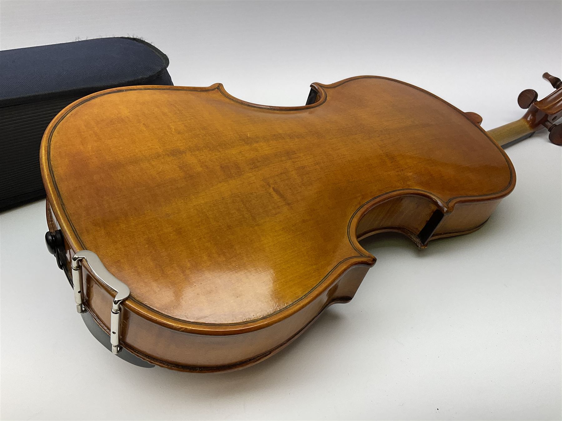 1920s continental large viola with 42cm two-piece maple back and ribs and wide grain sprucewood top - Image 17 of 21
