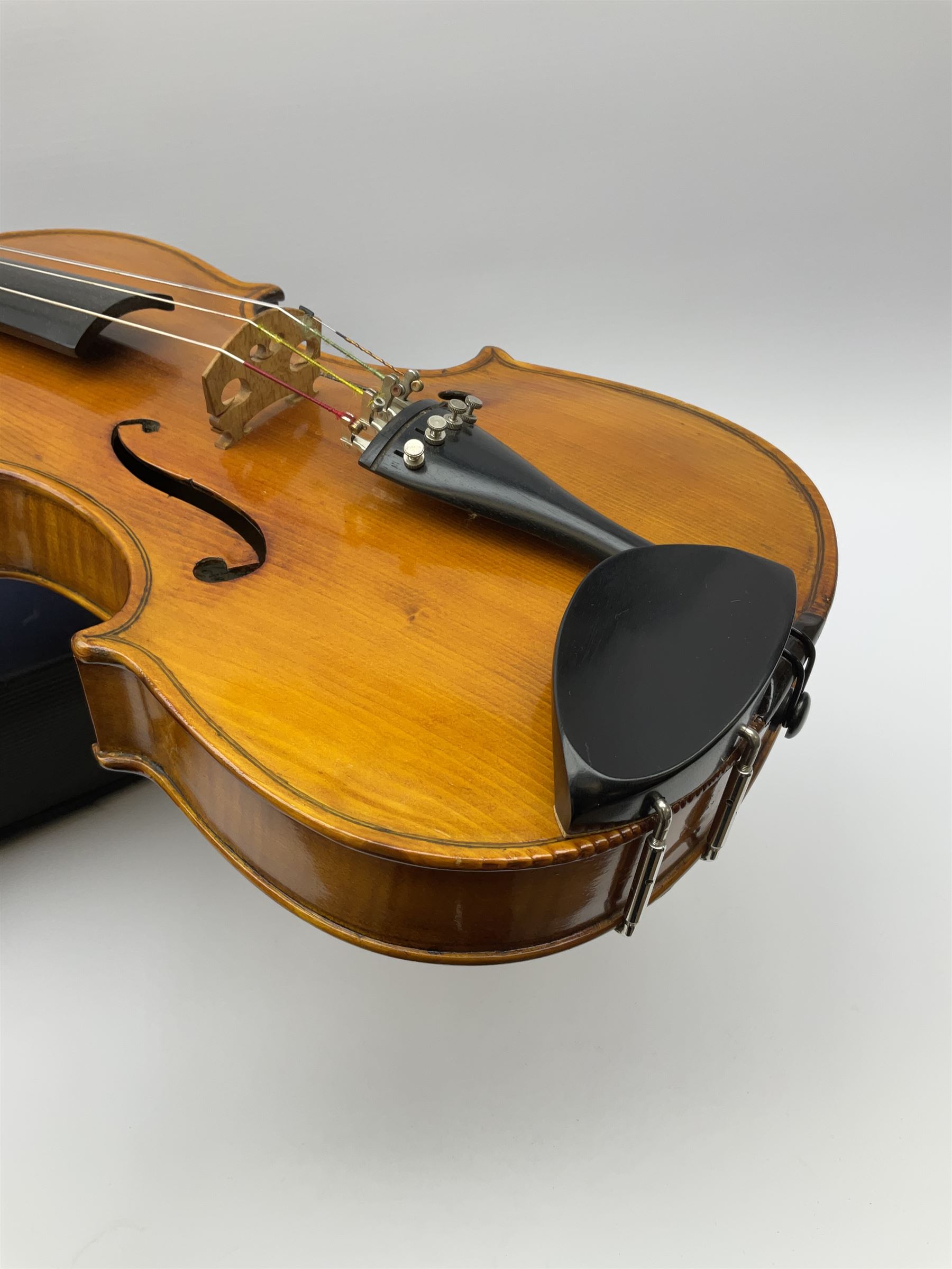 1920s continental large viola with 42cm two-piece maple back and ribs and wide grain sprucewood top - Image 7 of 21