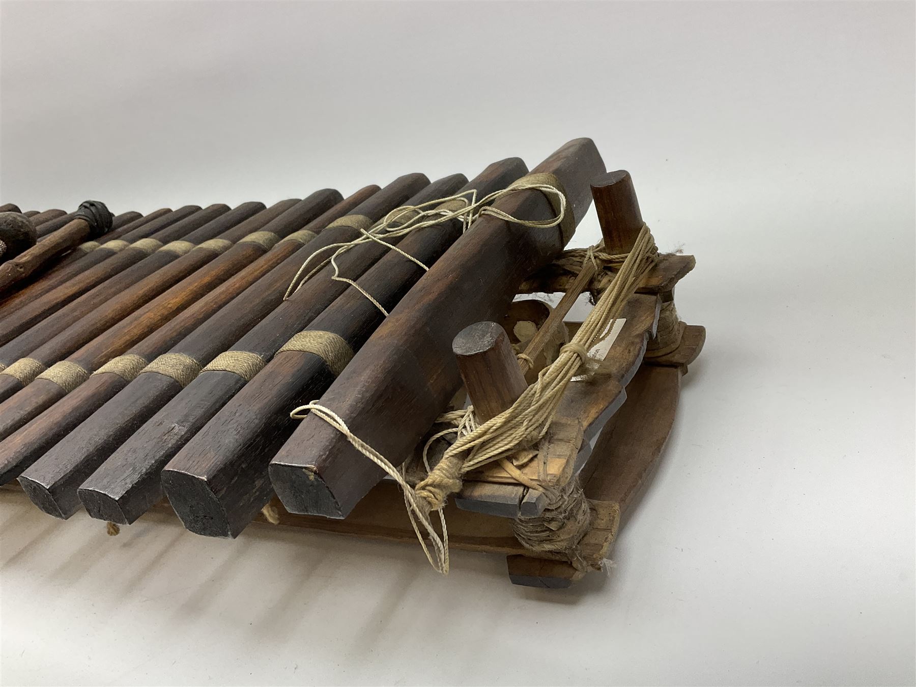African hardwood gourd resonated balafon xylophone with twenty tone bars and four various beaters L1 - Image 3 of 3