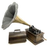 Early 20th century oak cased Edison Standard Phonograph with Model R 4-minute reproducer and brass h