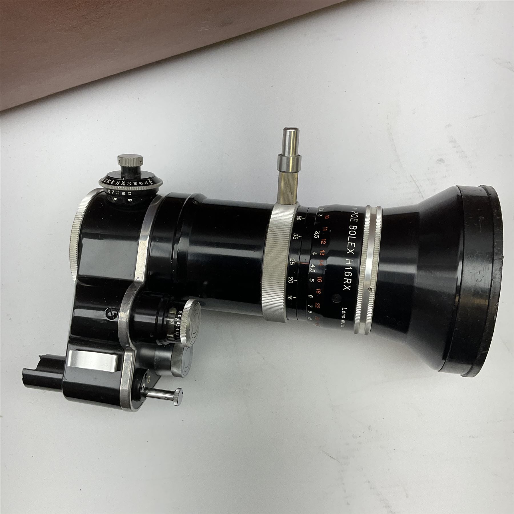 Paillard Bolex H16 Reflex 16mm cine camera with handgrip and turret for interchangeable lenses - Image 10 of 15