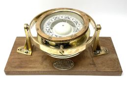 Lilley & Reynolds Ltd. ship's brass cased compass no.16100 D18.5cm with gimbal mount