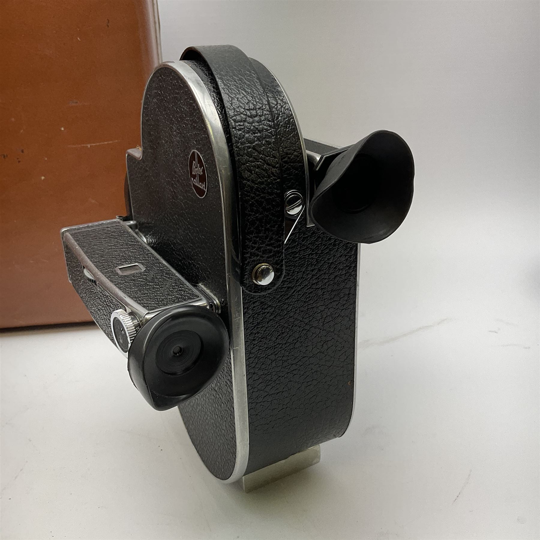 Paillard Bolex H16 Reflex 16mm cine camera with handgrip and turret for interchangeable lenses - Image 6 of 15