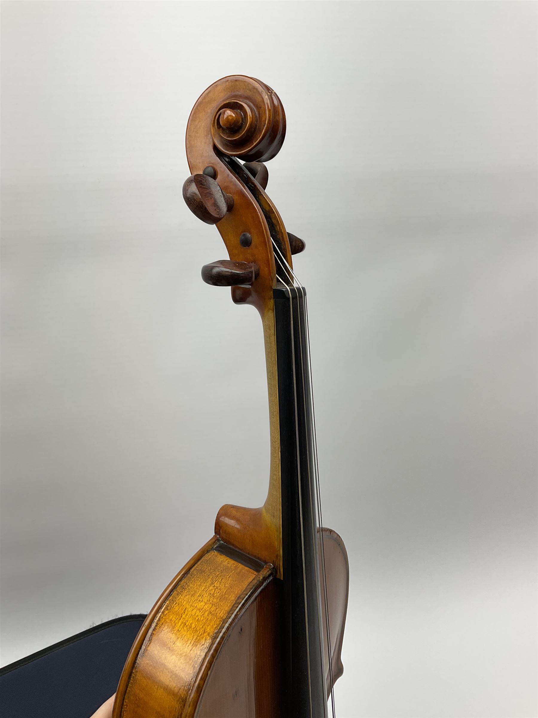 1920s continental large viola with 42cm two-piece maple back and ribs and wide grain sprucewood top - Image 8 of 21