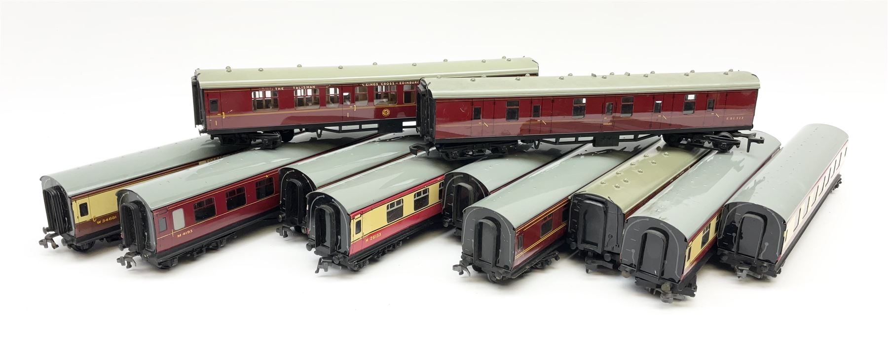 Hornby Dublo - eleven unboxed coaches including corridor coaches