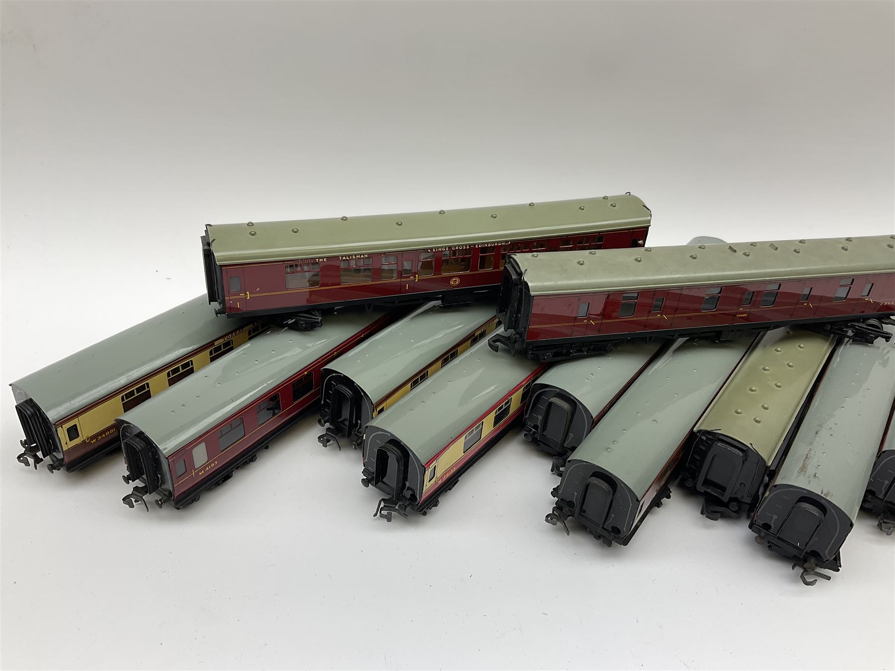 Hornby Dublo - eleven unboxed coaches including corridor coaches - Image 2 of 3