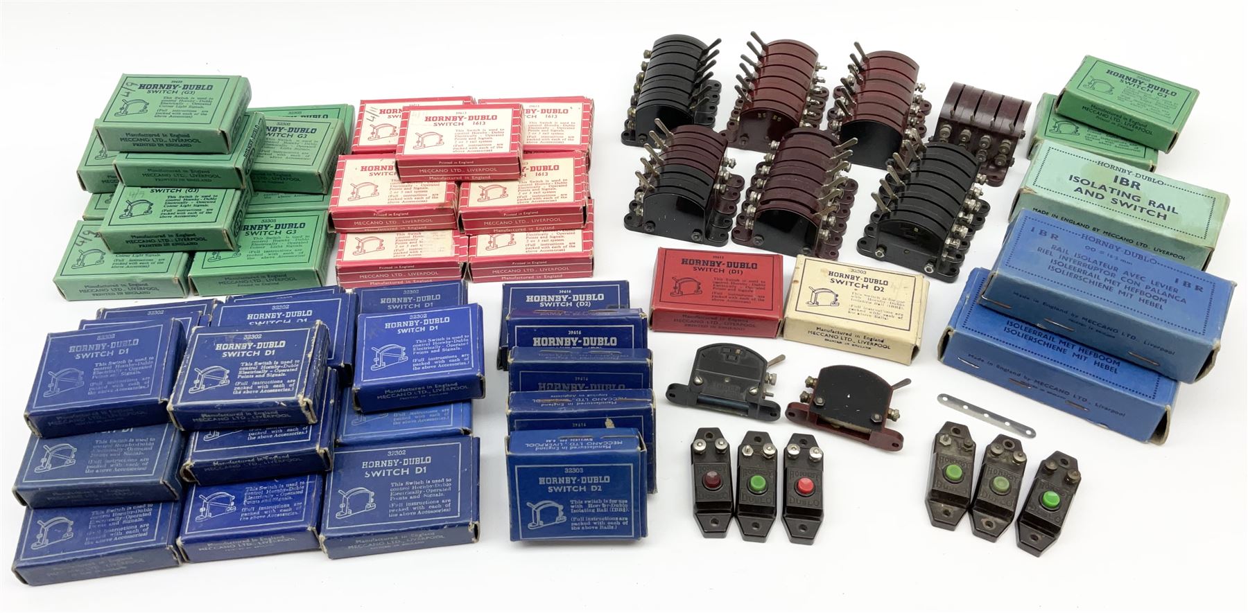 Hornby Dublo - large quantity of predominantly boxed switches including fifteen 32302 D1 switches; 1