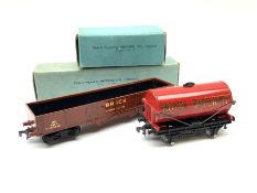 Hornby Dublo - High Capacity Wagon D1 (N.E. brown base with black wheels); and Oil Tank Wagon D1 'Ro