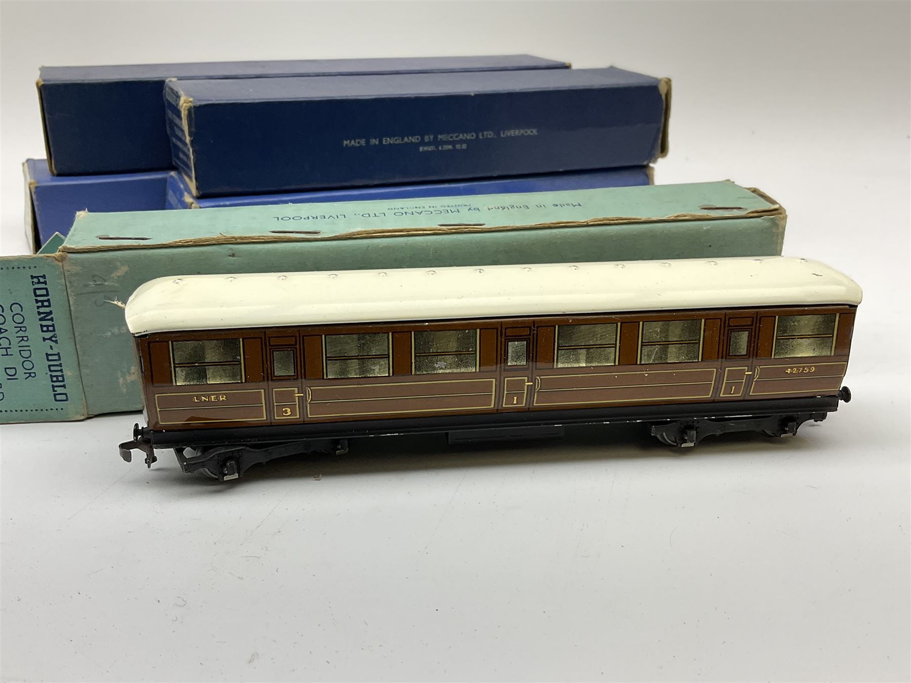 Hornby Dublo - two D1 LNER Corridor Coaches comprising First/Third - Image 2 of 4