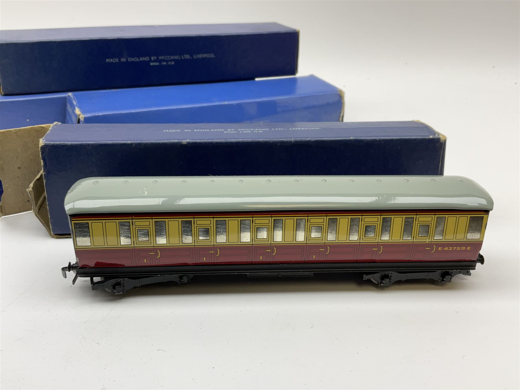 Hornby Dublo - two D1 LNER Corridor Coaches comprising First/Third - Image 4 of 4