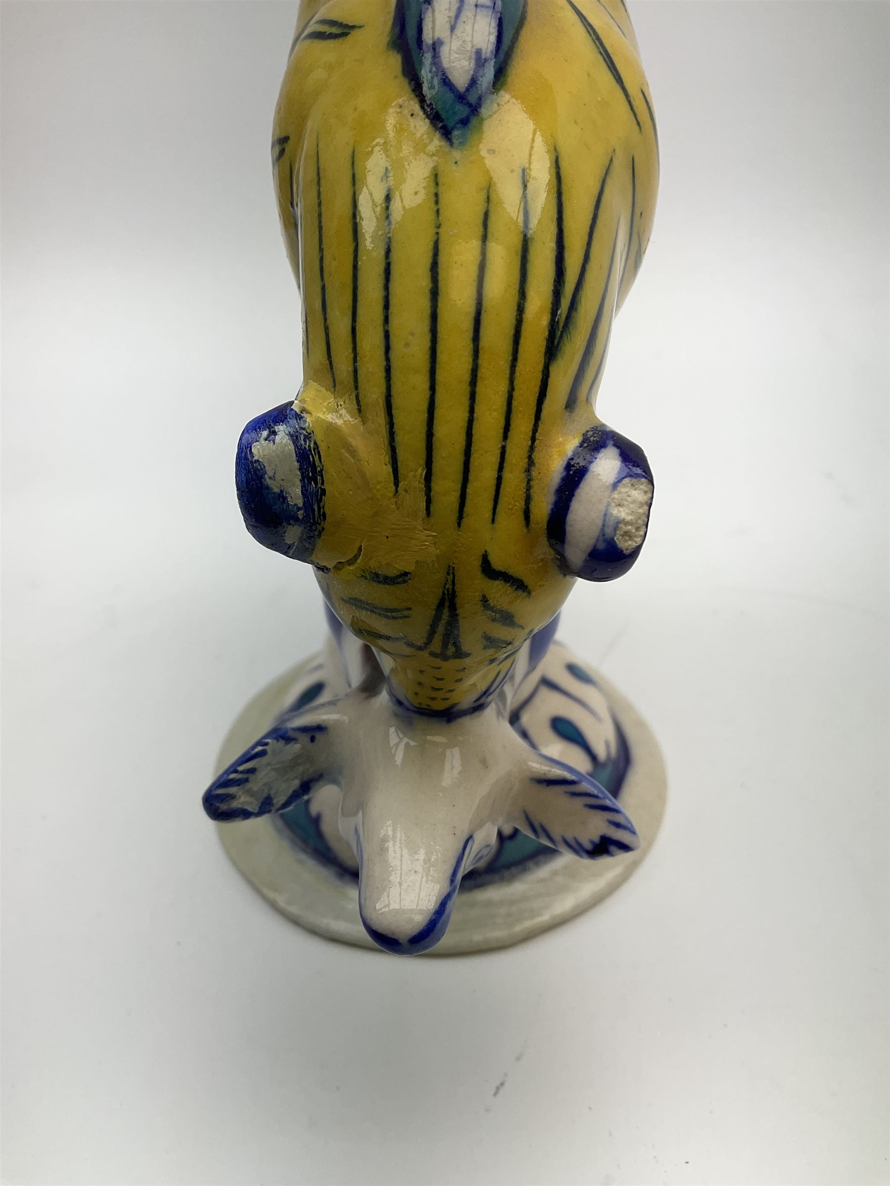 An early 20th century pottery twin handled vase - Image 11 of 16