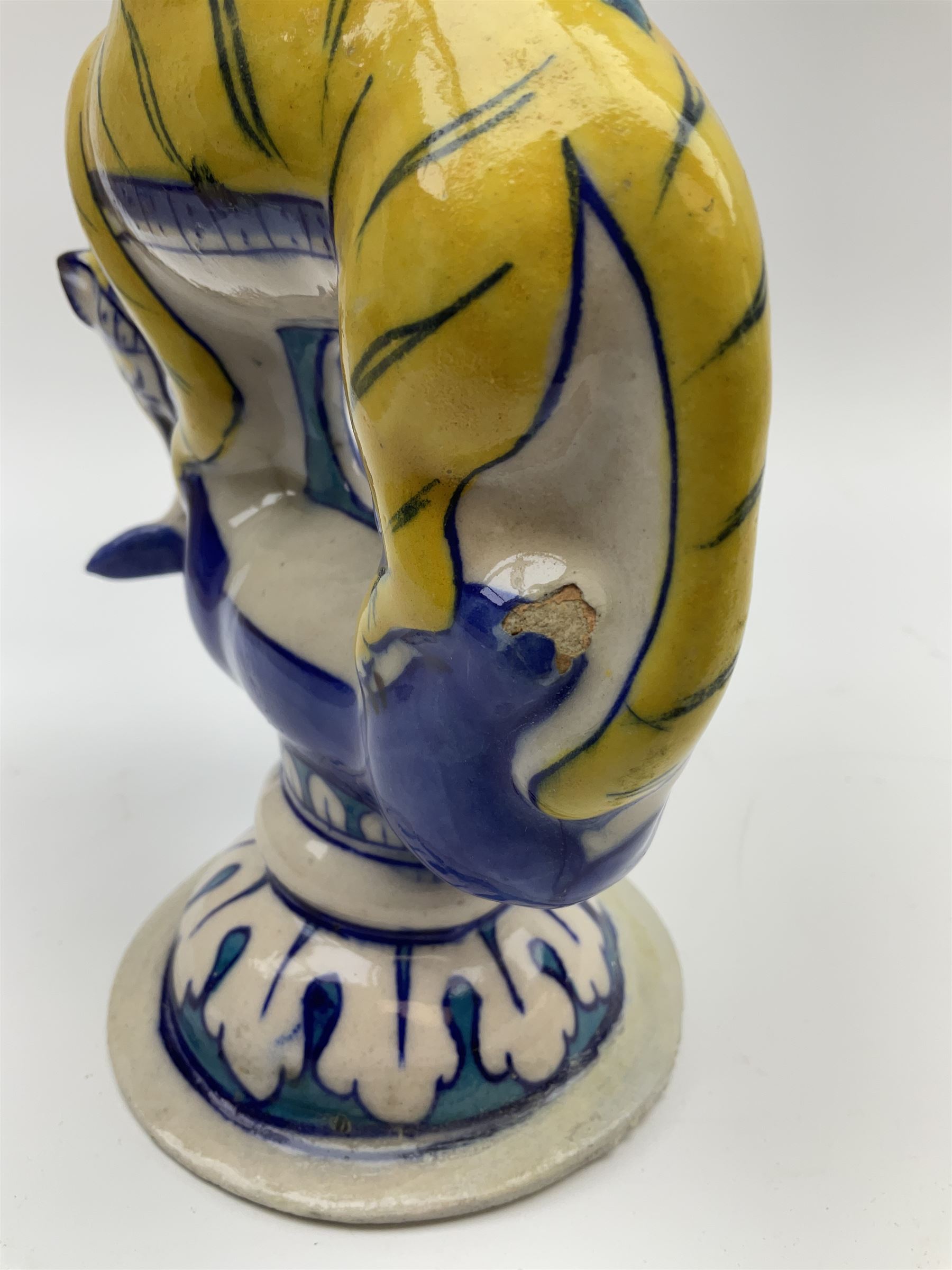 An early 20th century pottery twin handled vase - Image 10 of 16