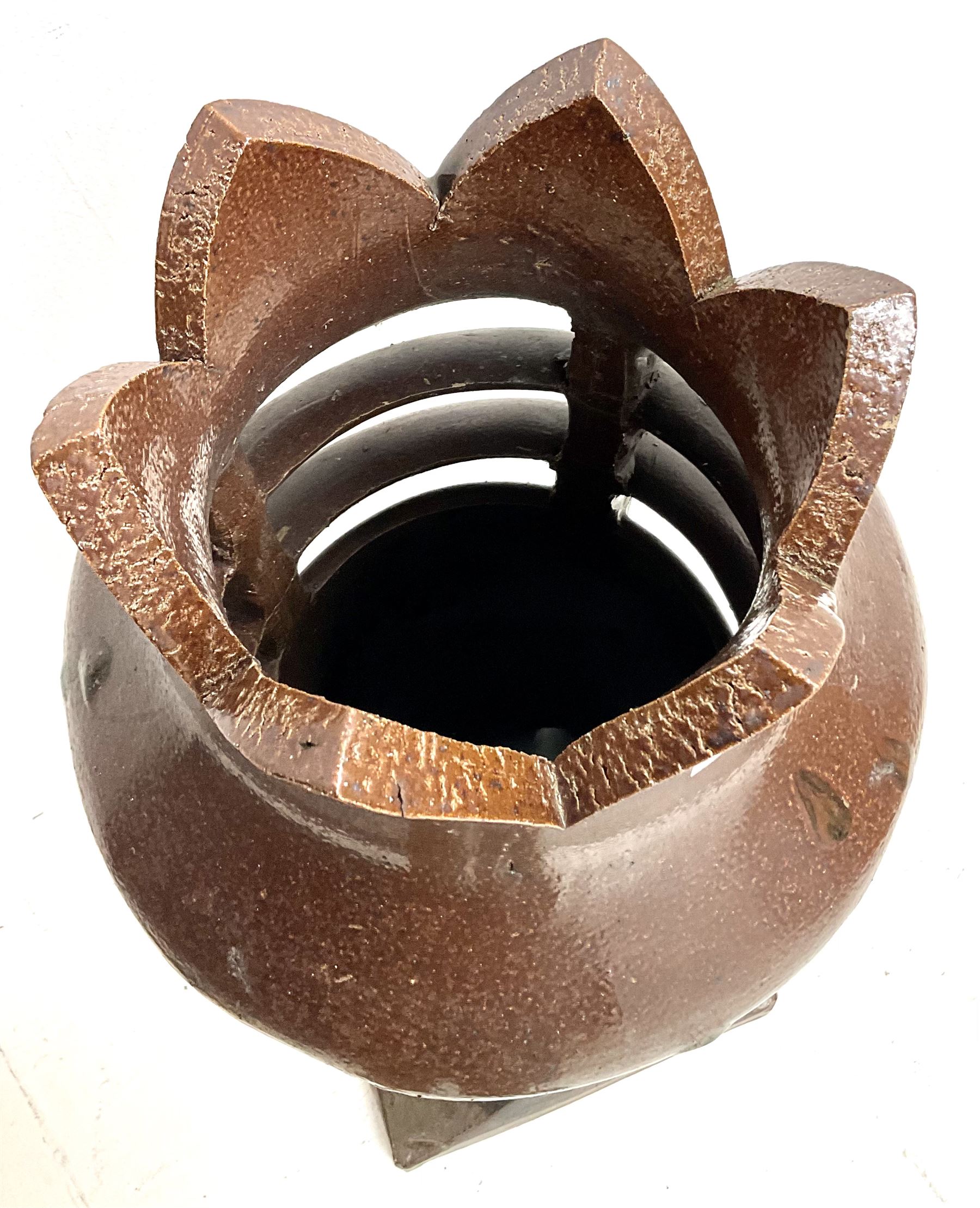 Salt glazed crown top chimney pot with side louvres - Image 2 of 3