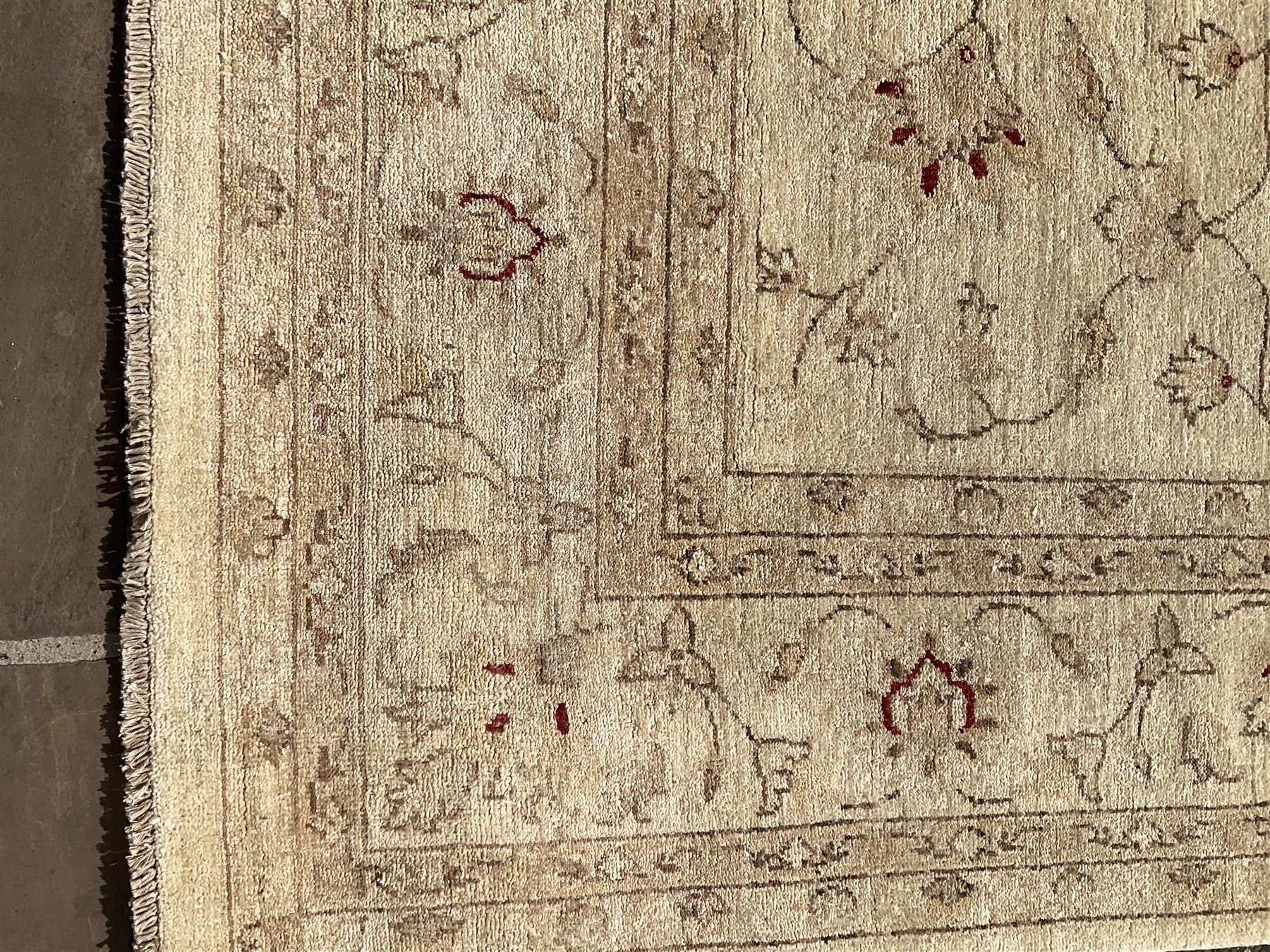Persian beige ground carpet - Image 3 of 4