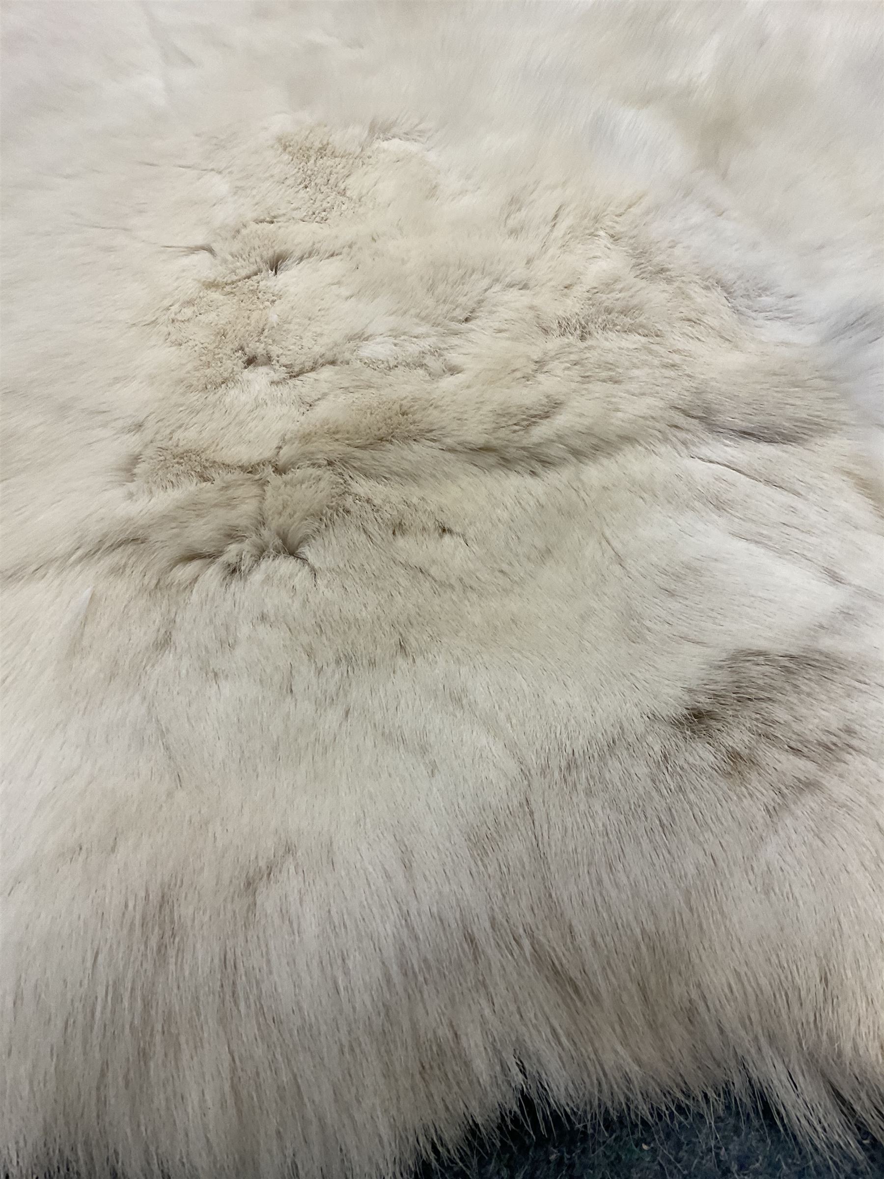 Reindeer hide rug - Image 2 of 3