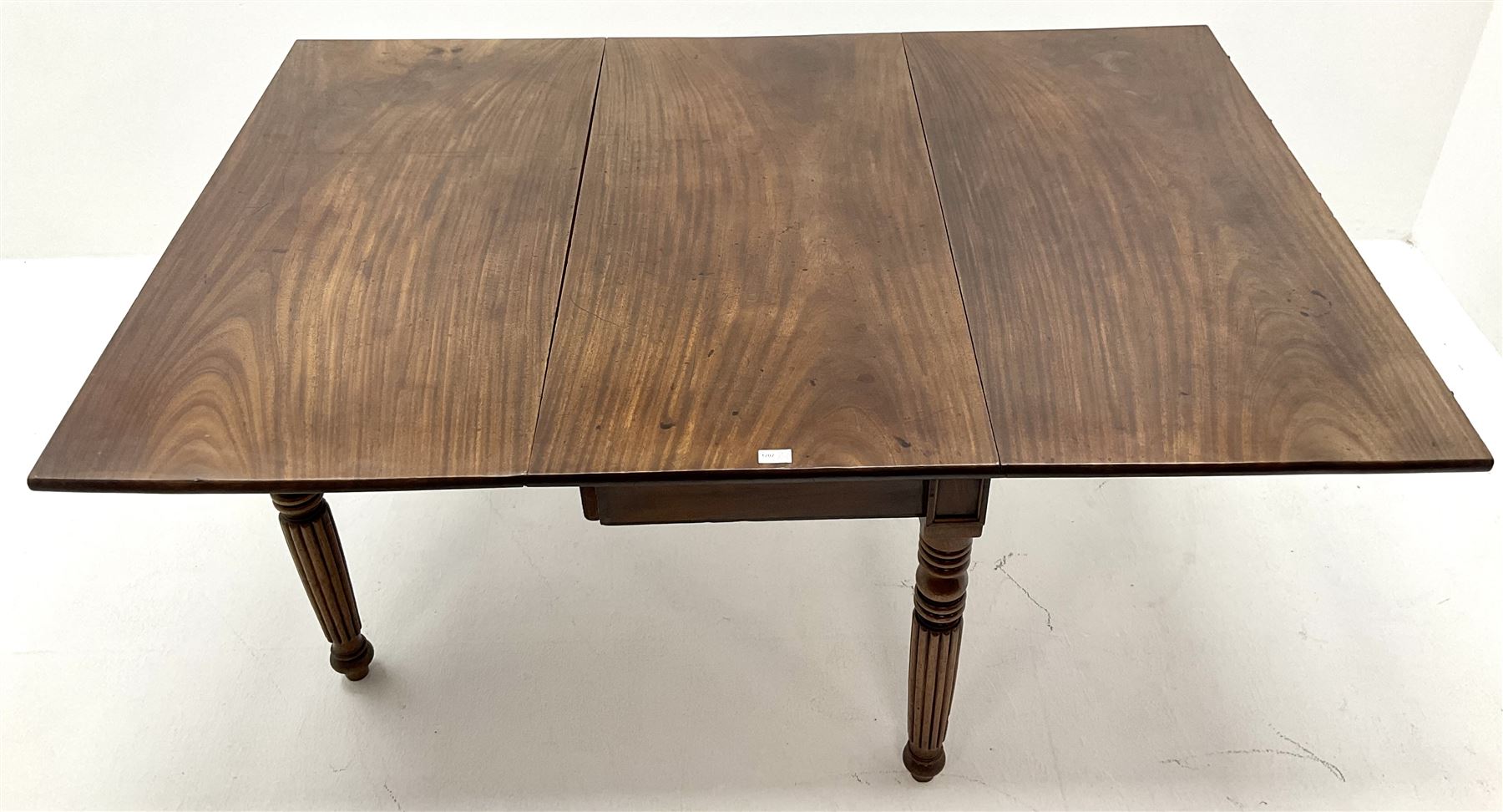 Early 19th century mahogany drop leaf dining table - Image 3 of 3
