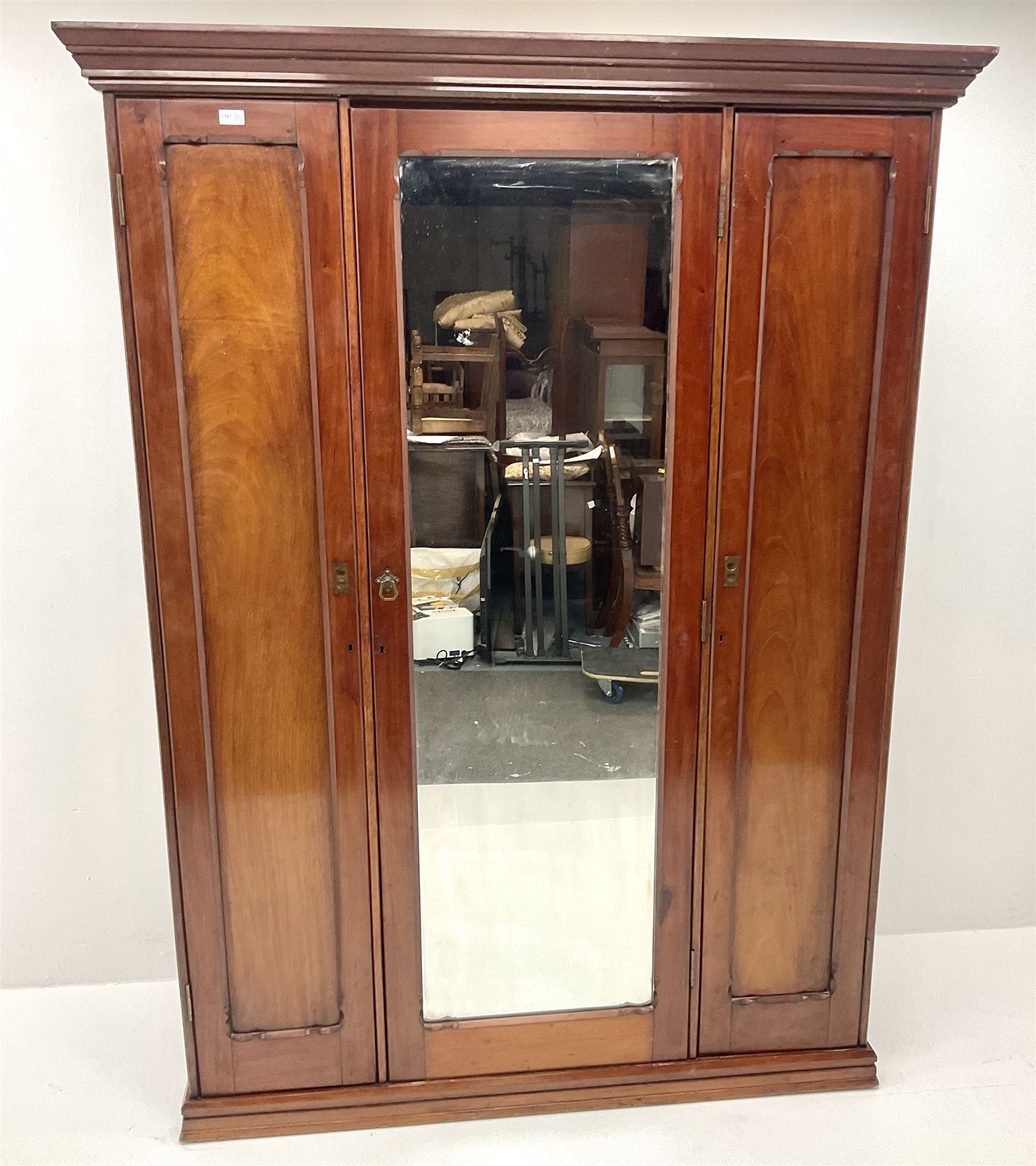 Victorian mahogany triple wardrobe - Image 3 of 5