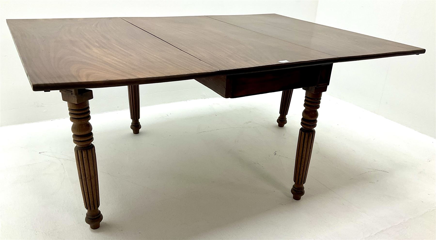 Early 19th century mahogany drop leaf dining table - Image 2 of 3