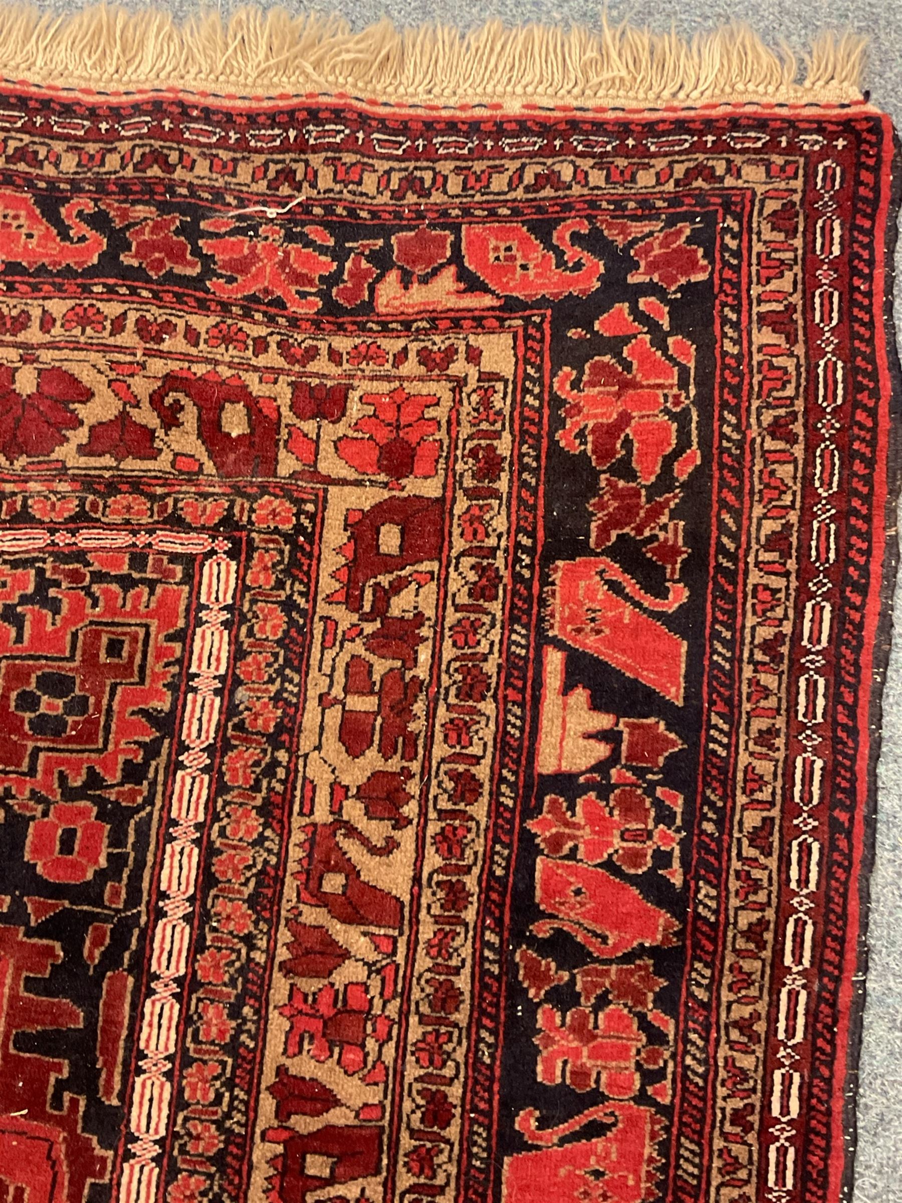 Persian style red ground rug - Image 2 of 5